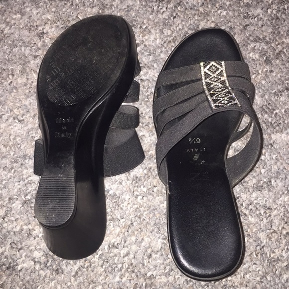 Italian Shoemakers Sandals - Picture 3 of 3